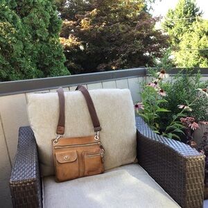 Roots 🇨🇦 Village Tribe Leather Bag